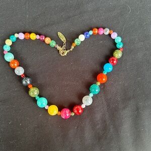 NEW PLUNDER Short, multi-colored, marbled bead necklace
